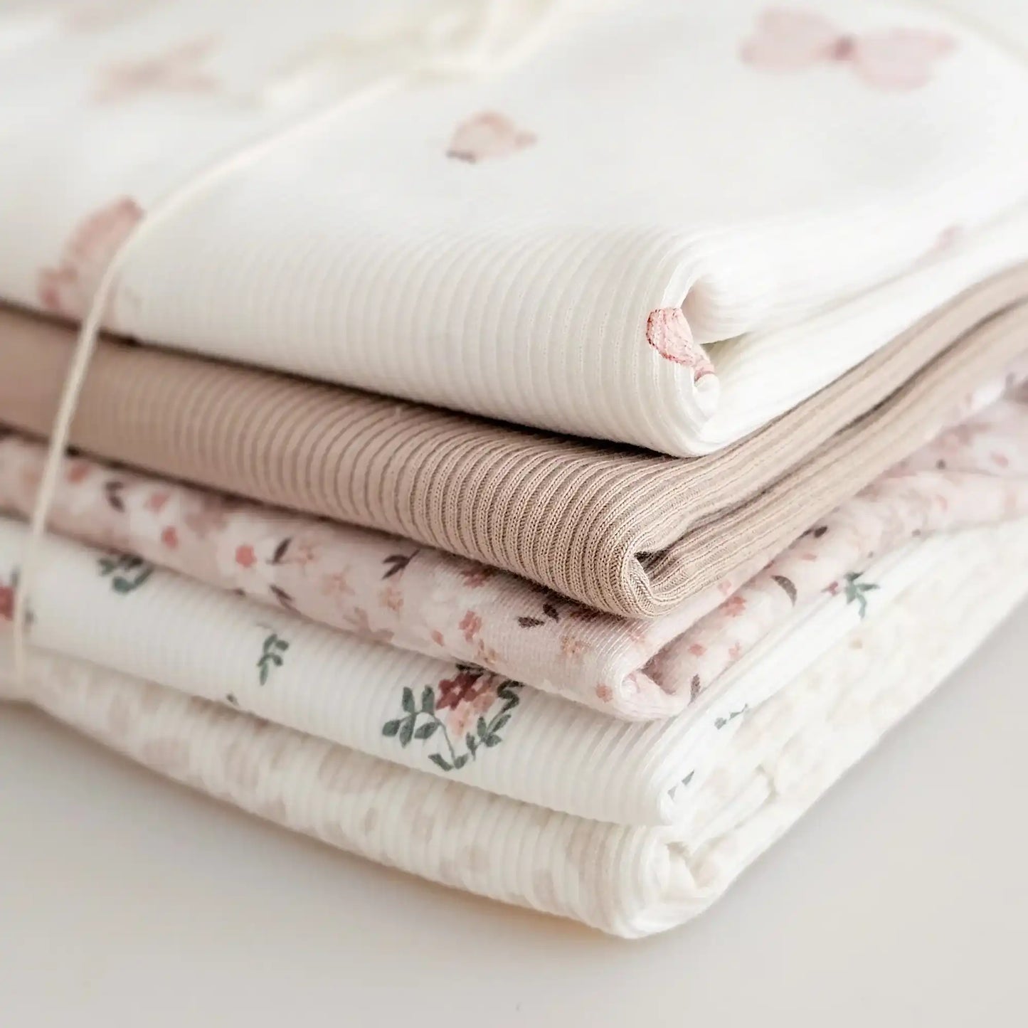 Jersey Flowerbomb beige | Family Fabrics - Stoff bei elli&else