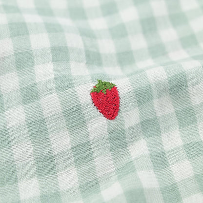 Musselin kariert mit gestickten Erdbeeren