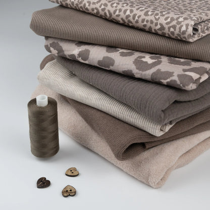 Musselin Leo Print greige | Family Fabrics - elli&else