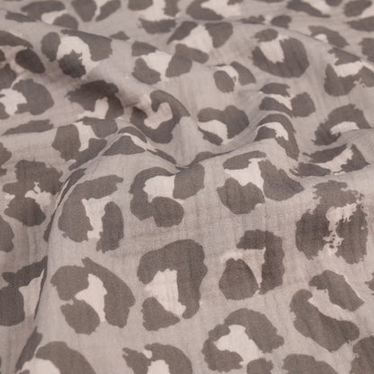 Musselin Leo Print greige | Family Fabrics - elli&else