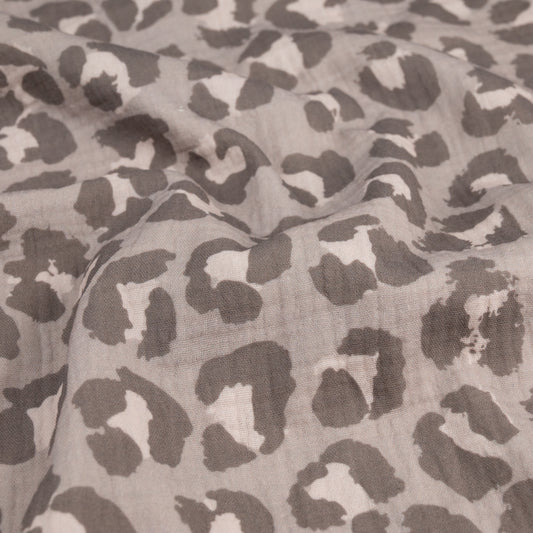 Musselin Leo Print greige | Family Fabrics - elli&else
