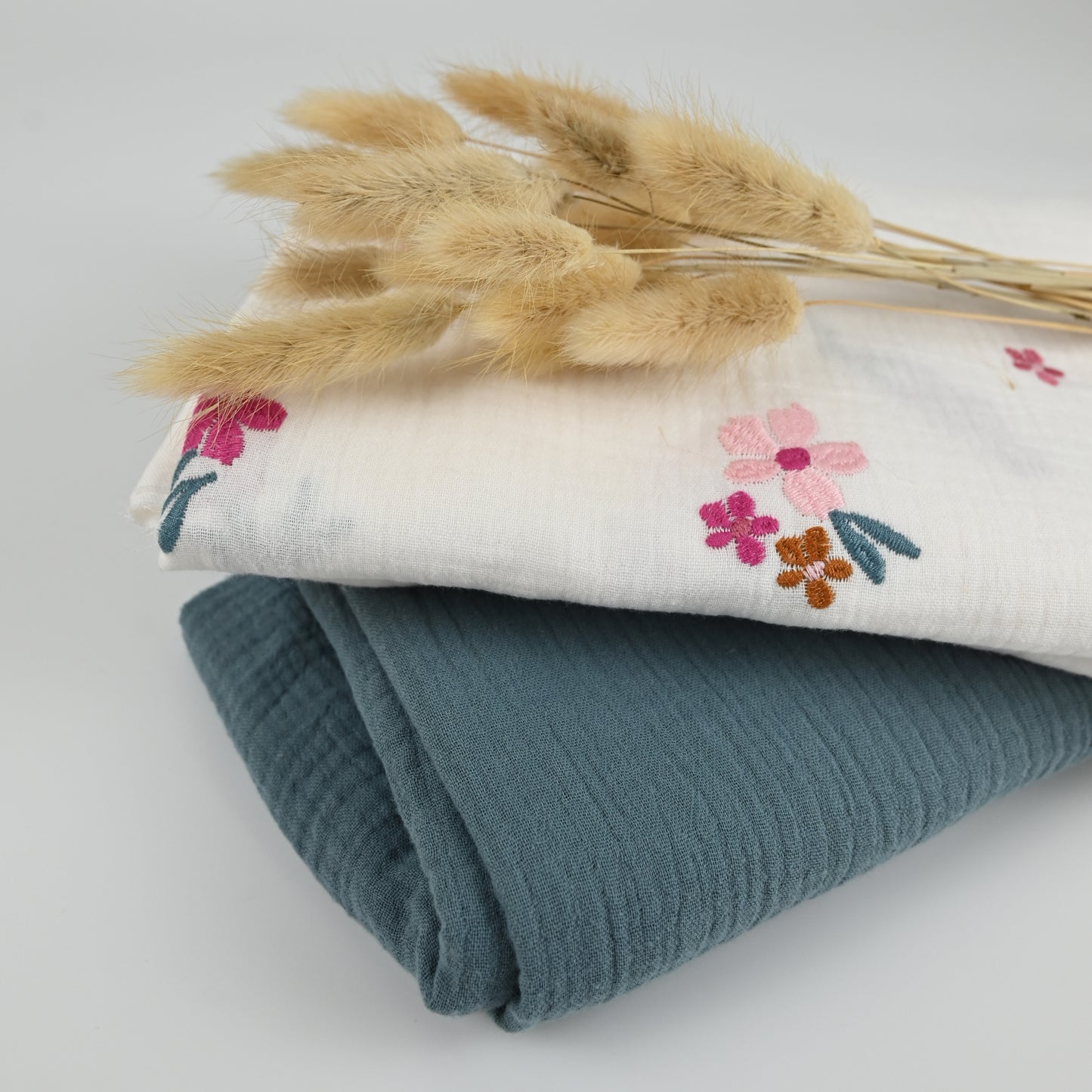 Musselin gestickte Blumen bunt - elli&else