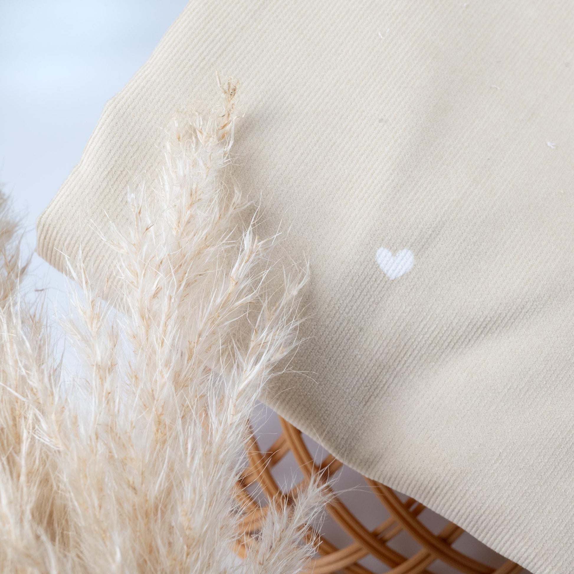 Babycord Herzen beige - Stoff bei elli&else