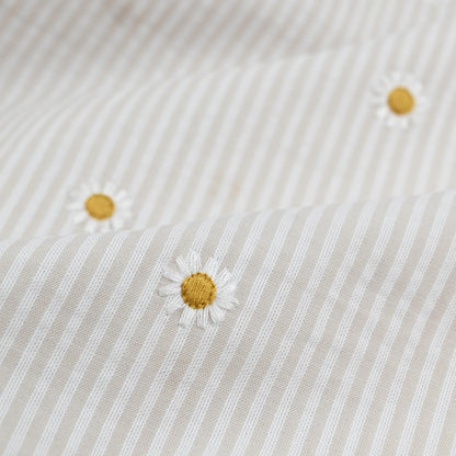 Seersucker gestreift mit Gänseblümchen