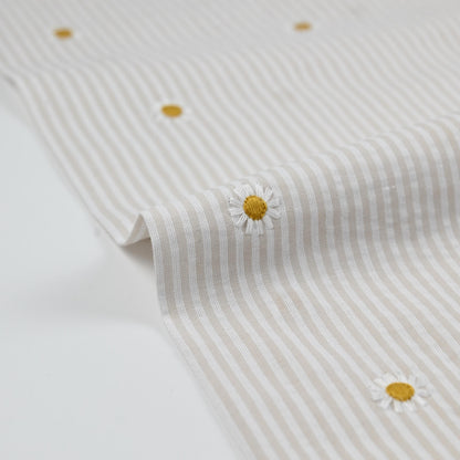Seersucker gestreift mit Gänseblümchen