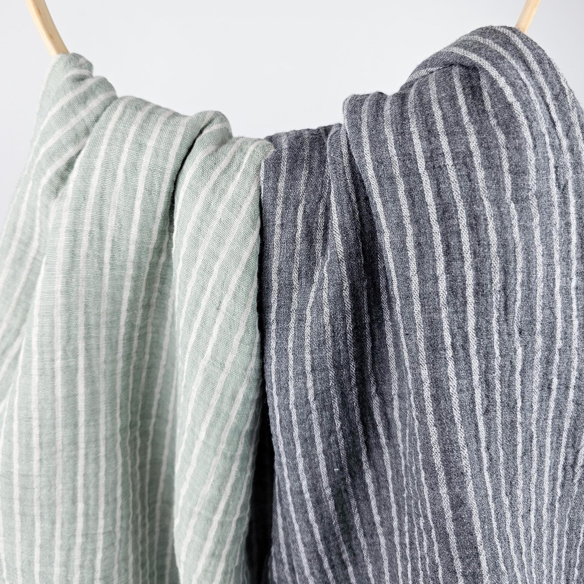 Musselin gestreift - anthrazit Meterware - elli&else