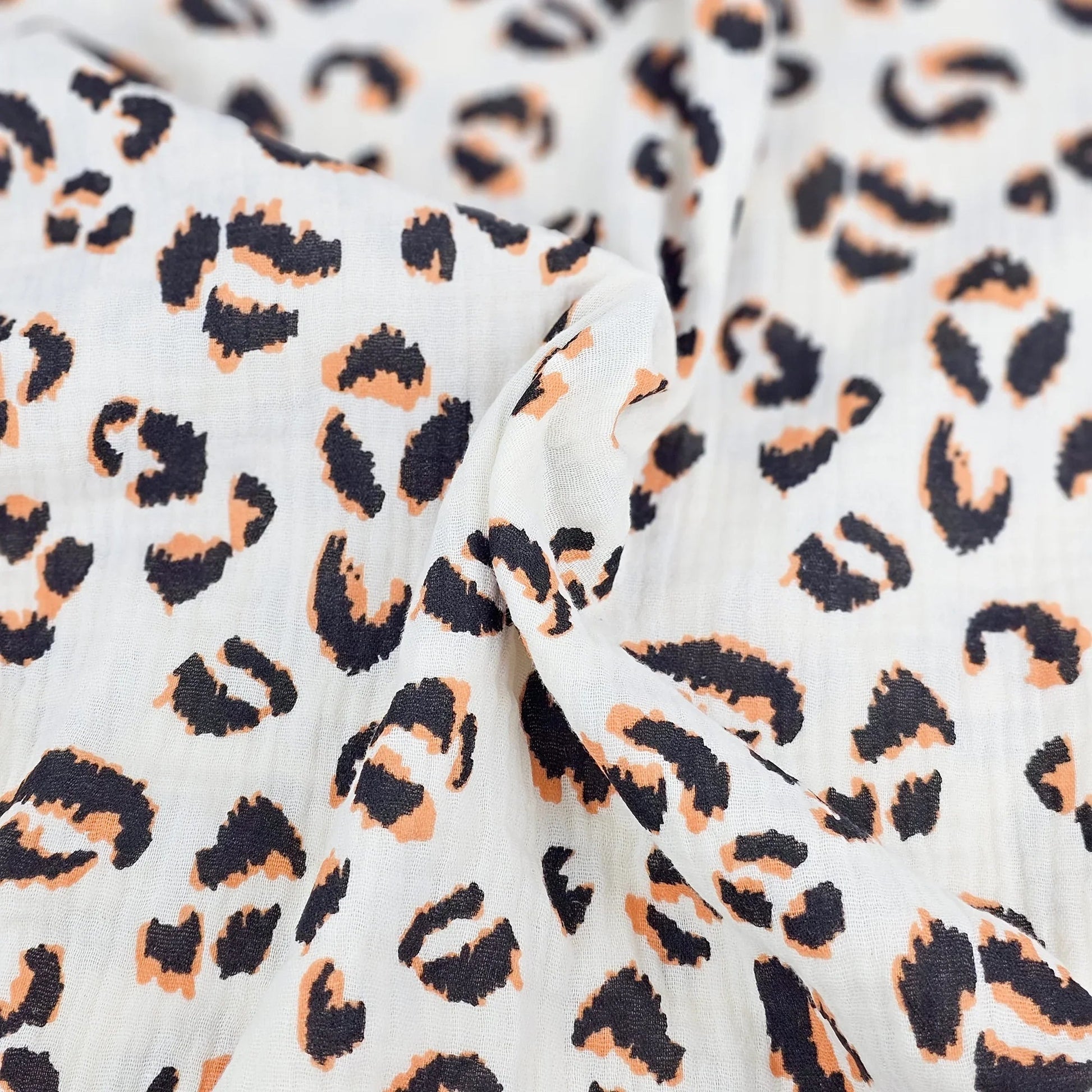 Musselin Leo Print karamell - schwarz Meterware - elli&else