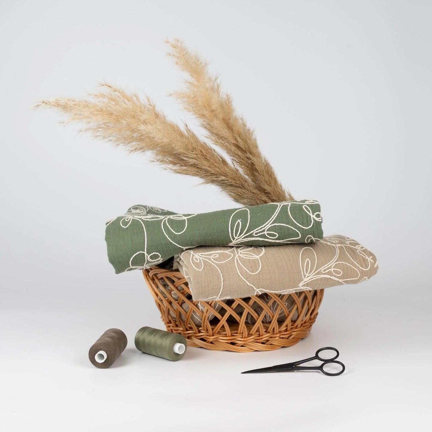 Musselin mit Blumenstickerei - Stoff bei elli&else