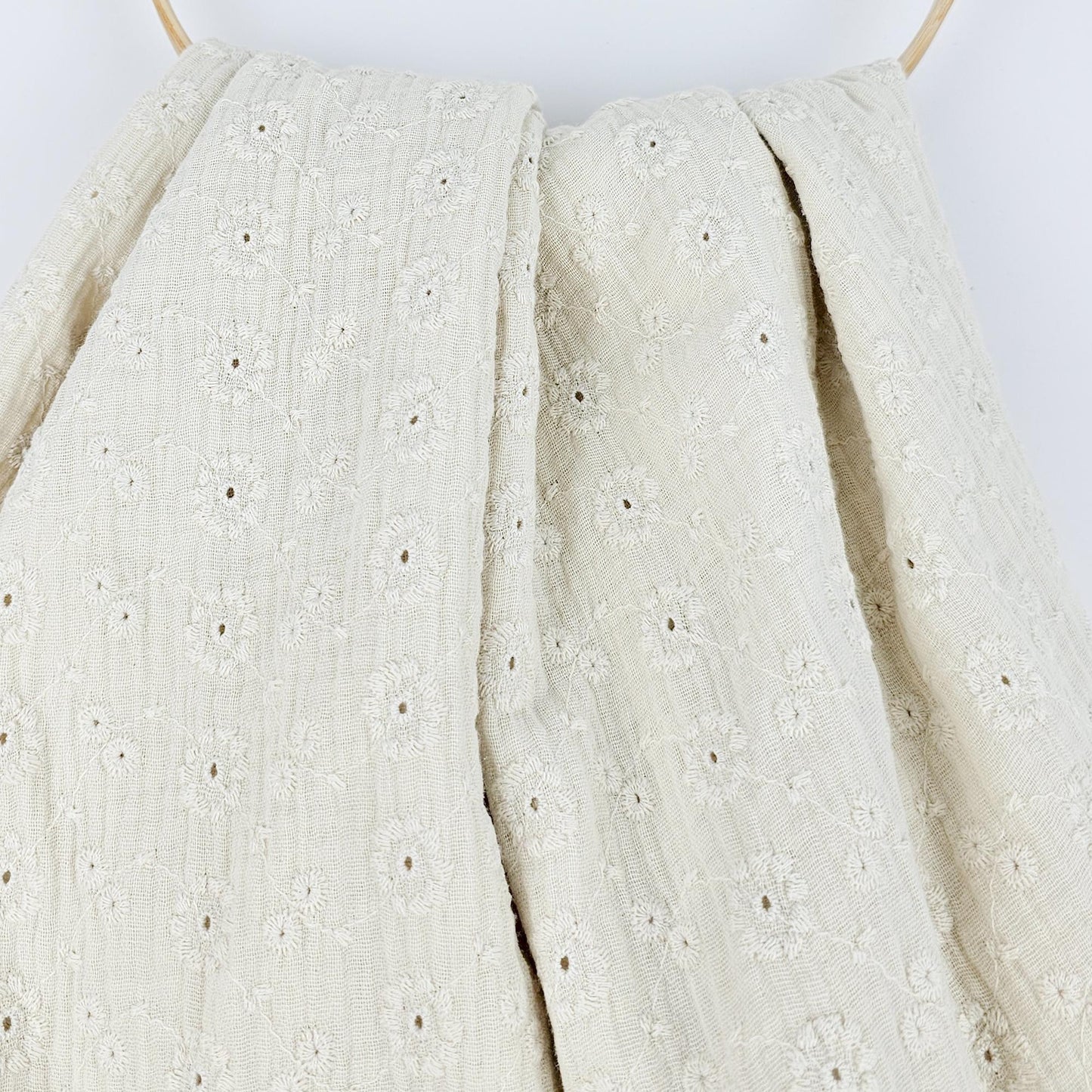 Musselin naturweiß mit Blumenstickerei Meterware - elli&else