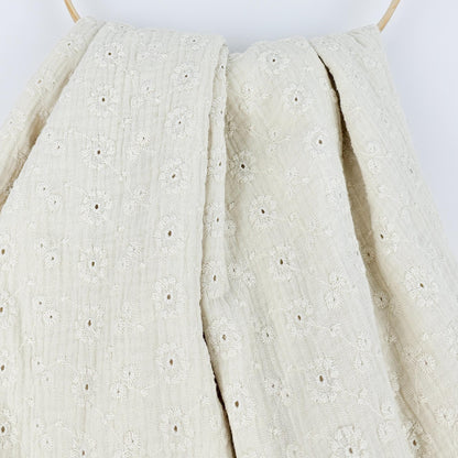 Musselin naturweiß mit Blumenstickerei Meterware - elli&else