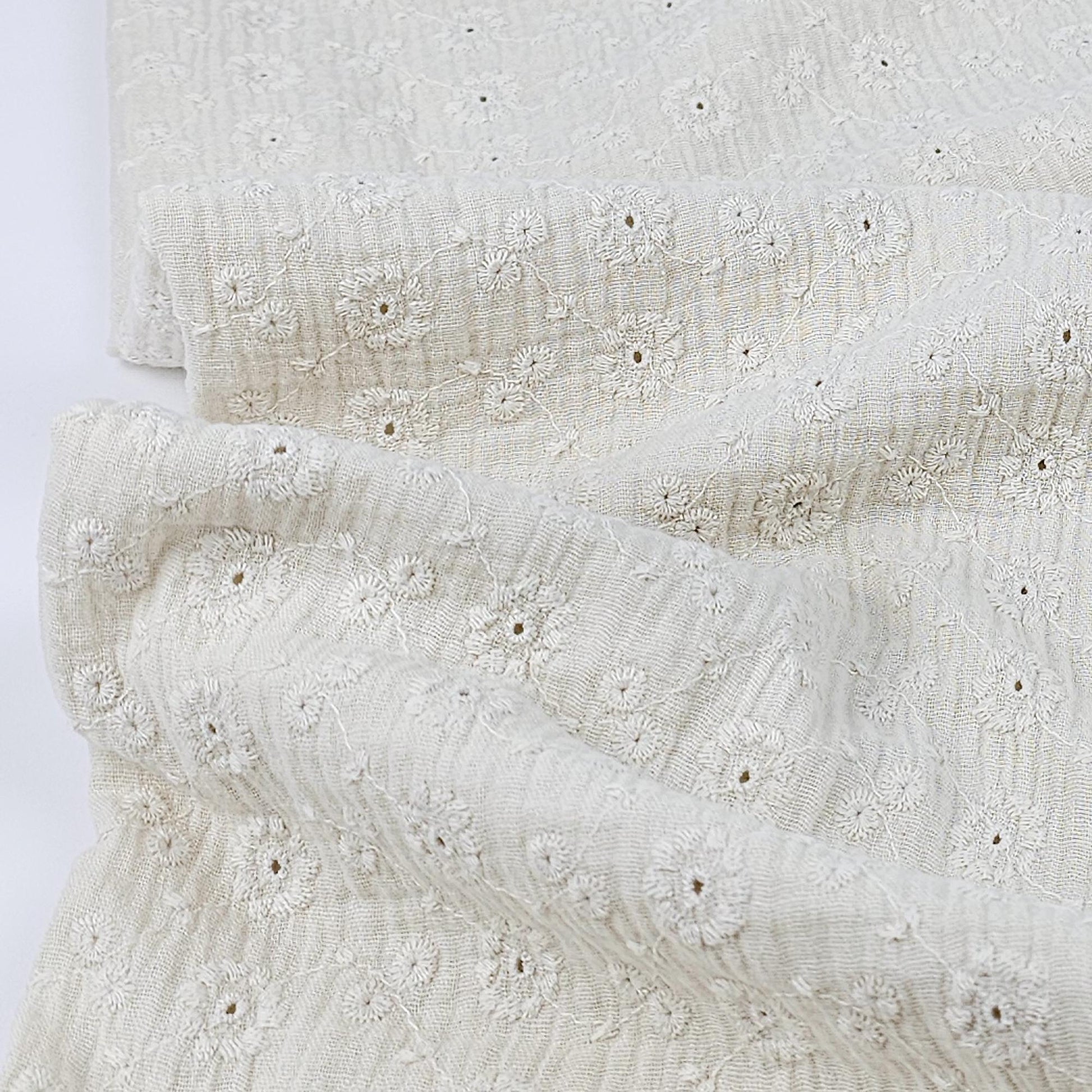 Musselin naturweiß mit Blumenstickerei Meterware - elli&else